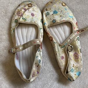 Chinese embroidered Mary Jane’s Size 9. Never worn